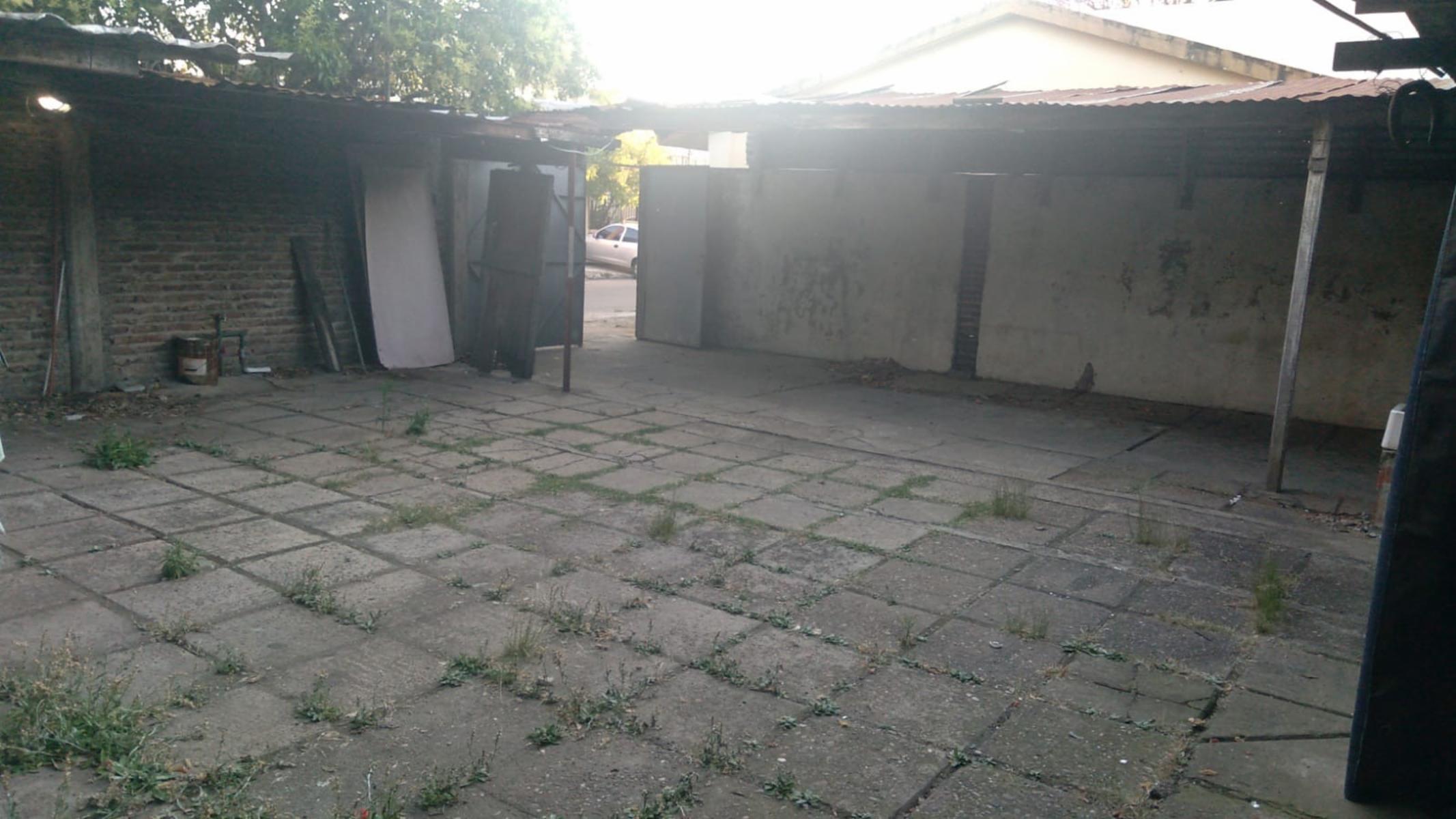 EXCELENTE LOTE DE TERRENO ESQUINA de 237 Mts2 en PALOMAR con MEJORAS e IDEAL EMPRENDIMIENTO — foto 3
