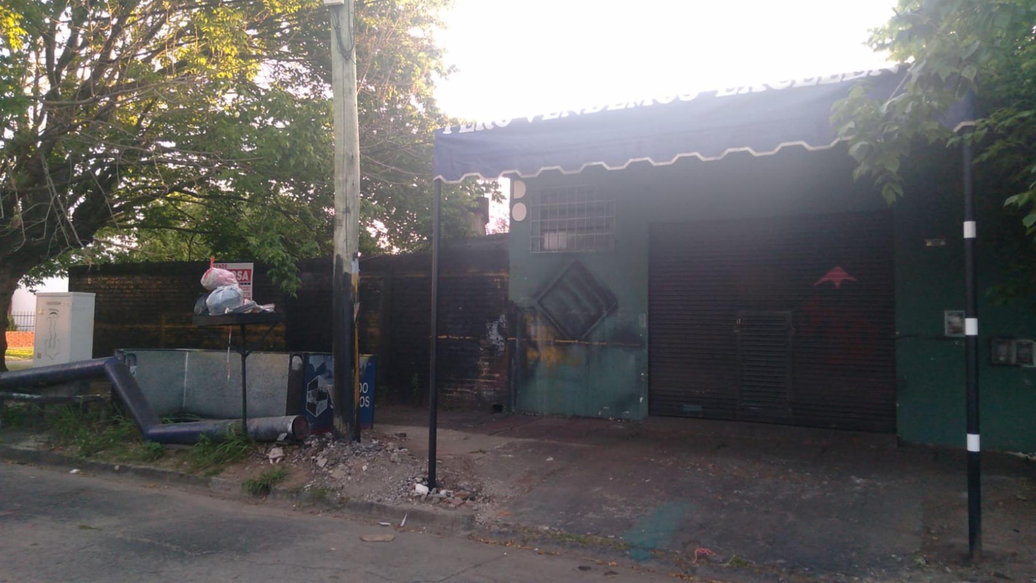 EXCELENTE LOTE DE TERRENO ESQUINA de 237 Mts2 en PALOMAR con MEJORAS e IDEAL EMPRENDIMIENTO — foto 4