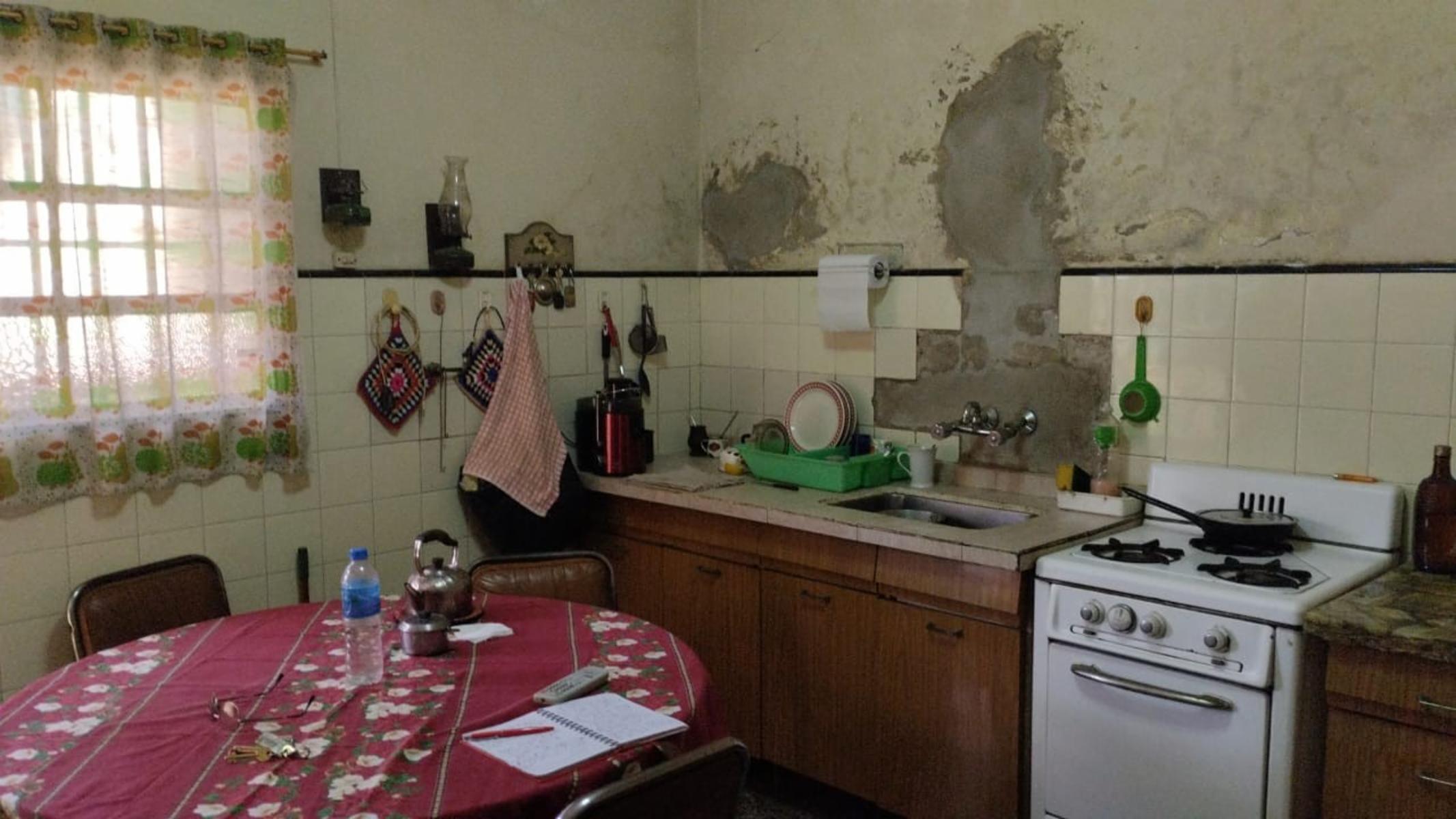 INTERESANTE PROPIEDAD 4 AMB c/ FDO PARQUIZADO — foto 3