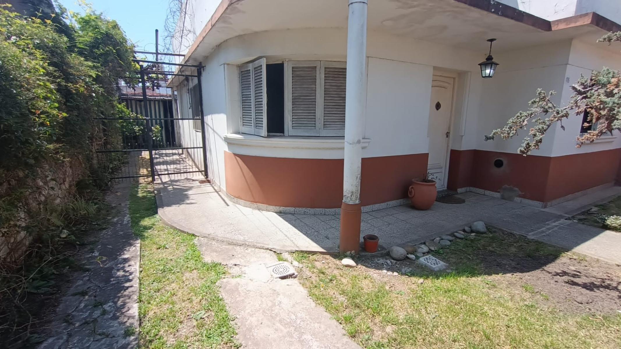 RELEVANTE CASA 4 AMB, (142 Mts2) S/ LOTE 250 Mts2 con COCHERA Y FDO LIBRE en VILLA BONICH — foto 4