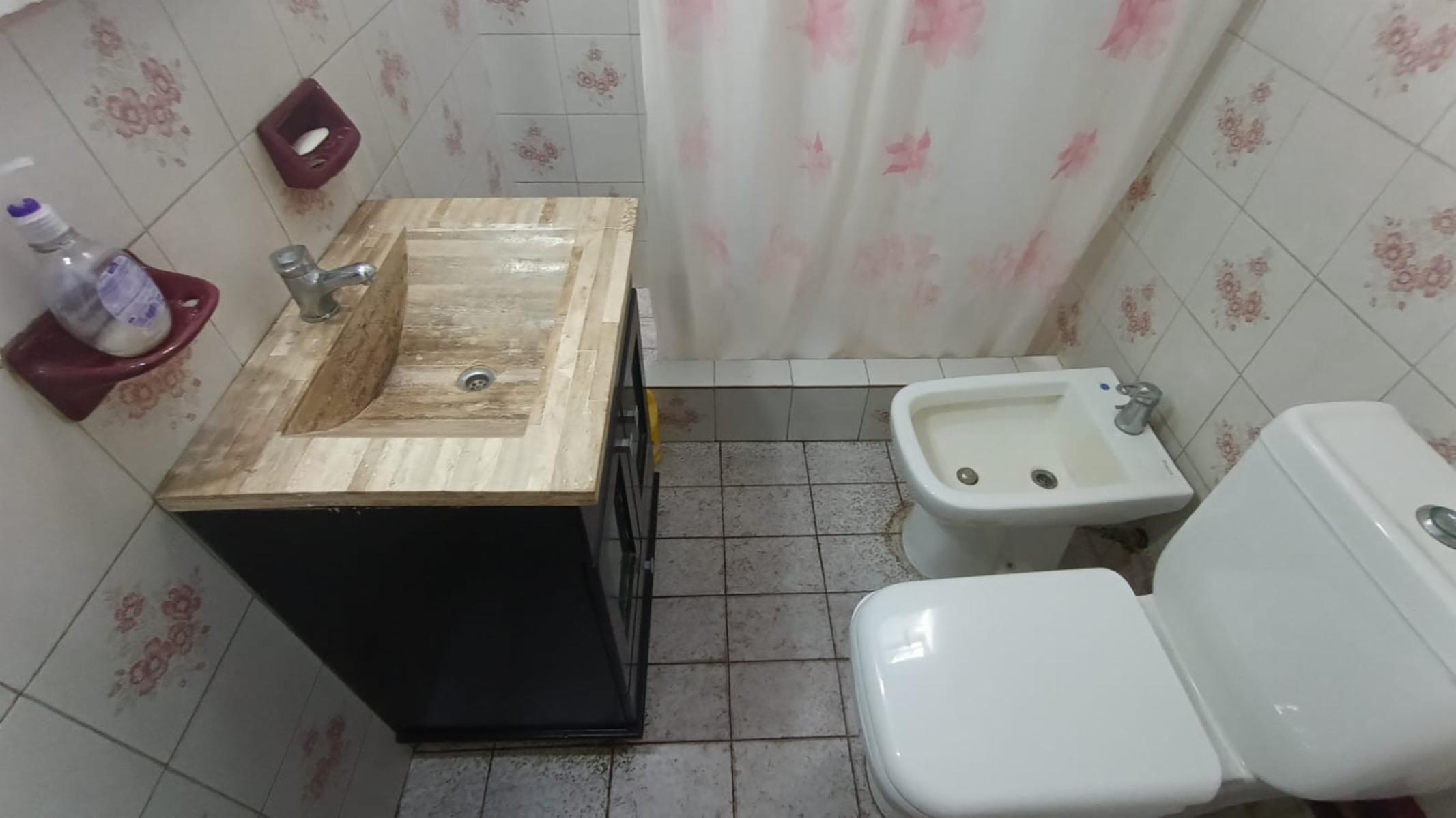 RELEVANTE CASA 4 AMB, (142 Mts2) S/ LOTE 250 Mts2 con COCHERA Y FDO LIBRE en VILLA BONICH — foto 6