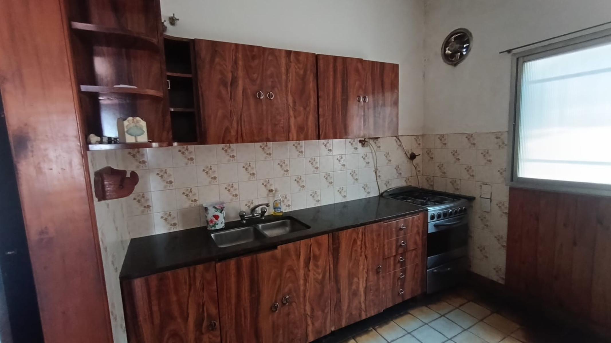 RELEVANTE CASA 4 AMB, (142 Mts2) S/ LOTE 250 Mts2 con COCHERA Y FDO LIBRE en VILLA BONICH — foto 11