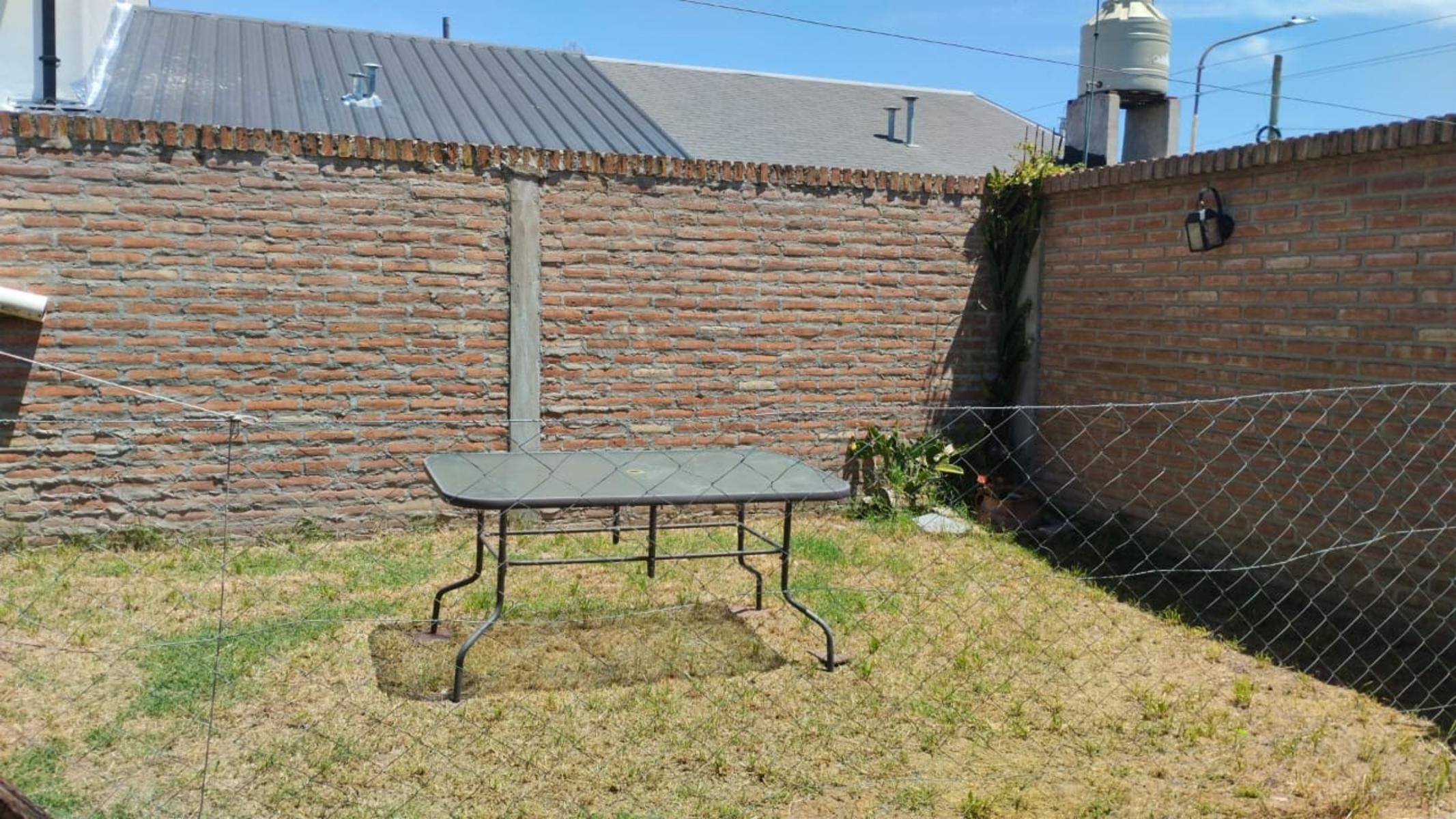 EXCELENTE CASA 4 AMB c/ FDO LIBRE en el Bo Privado &quotALTOS DE PODESTA&quot — foto 2
