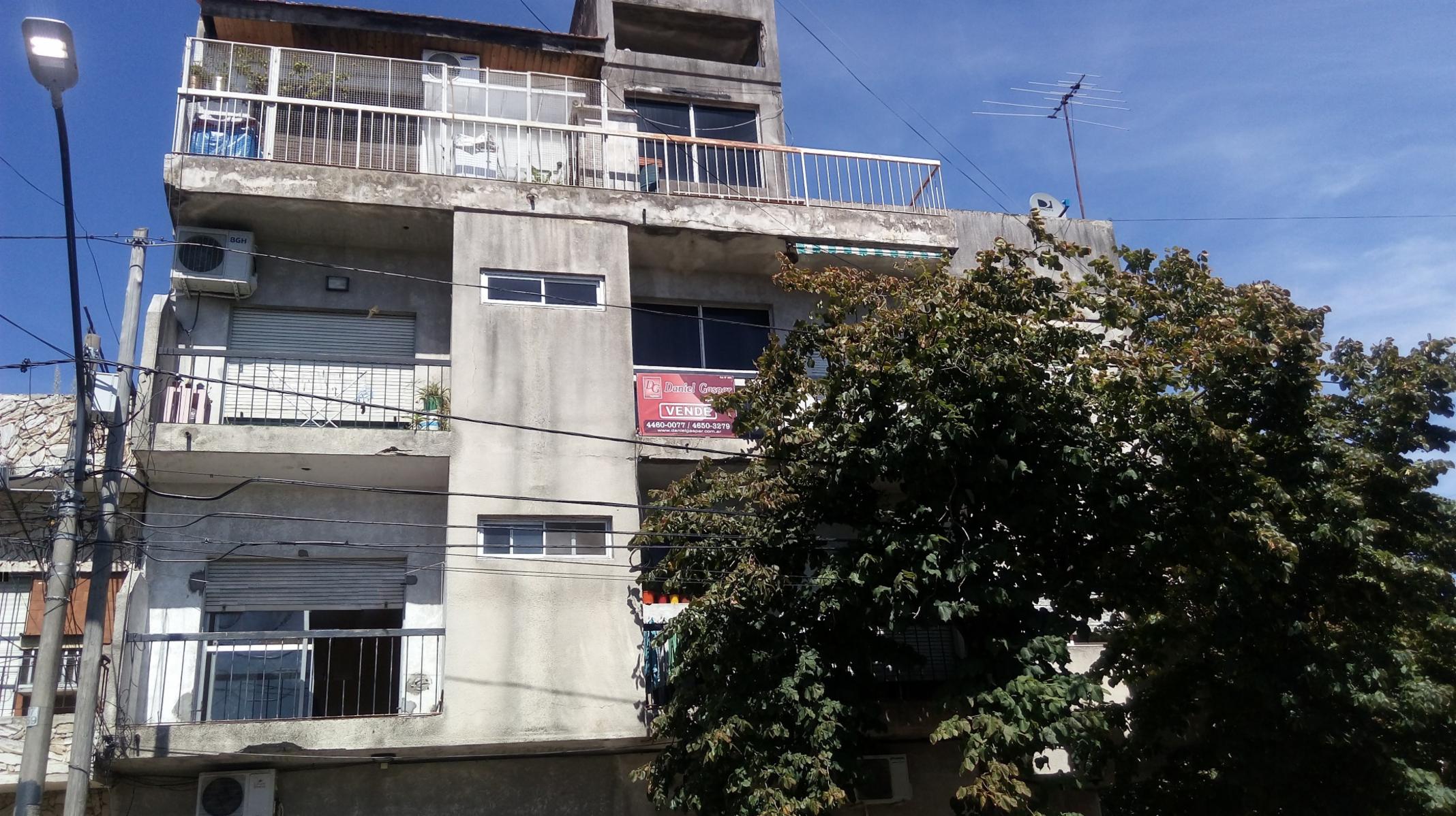 SE ACEPTA PERMUTA HASTA EL 50 - ESCUCHAMOS PROPUESTAS INMEJORABLE UBICACIÓN SEMI PISO CON GARAGE