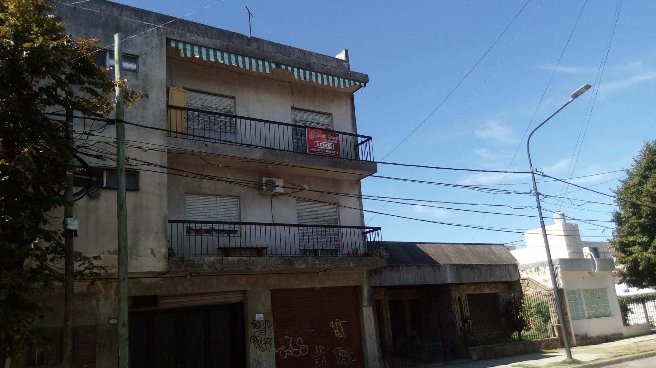 SE ACEPTA PERMUTA HASTA EL 50 - ESCUCHAMOS PROPUESTAS INMEJORABLE UBICACIÓN SEMI PISO CON GARAGE — foto 2