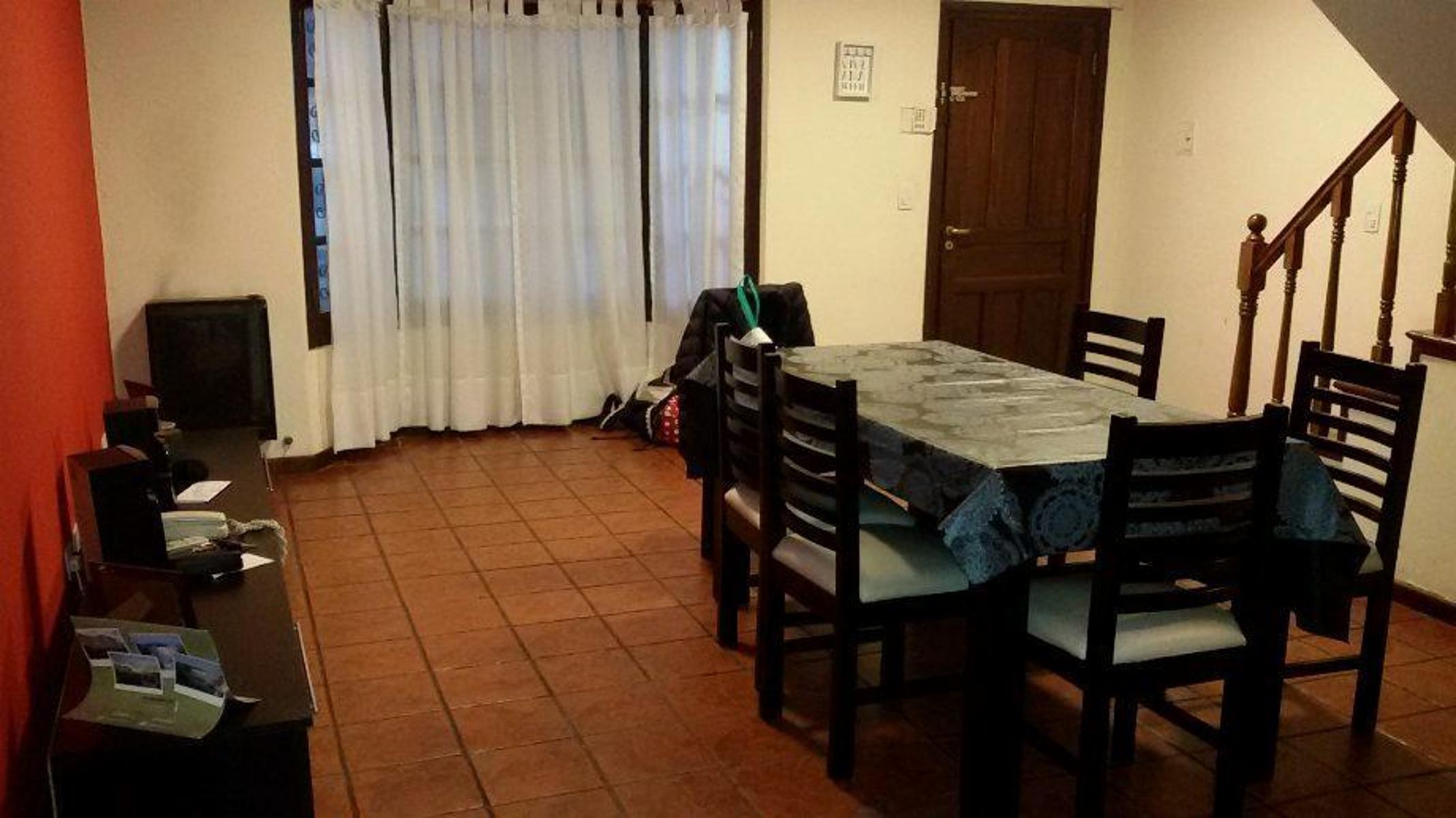 EXCELENTE TRÍPLEX CON AMPLIO FONDO LIBRE — foto 3