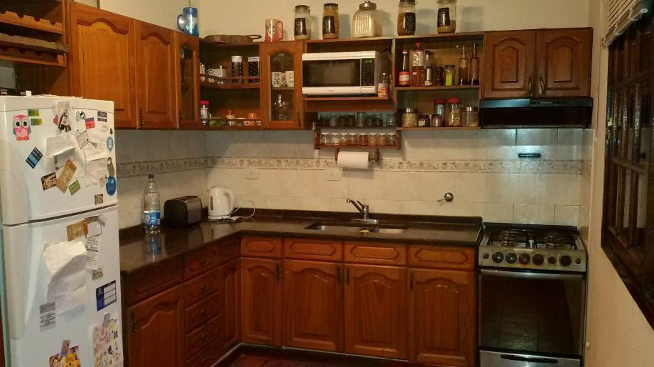 EXCELENTE TRÍPLEX CON AMPLIO FONDO LIBRE — foto 6