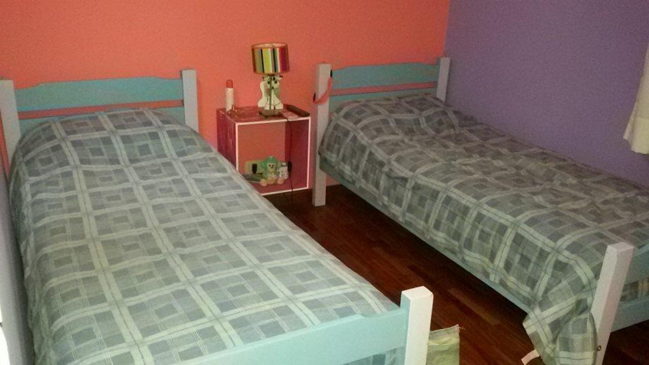 EXCELENTE TRÍPLEX CON AMPLIO FONDO LIBRE — foto 7