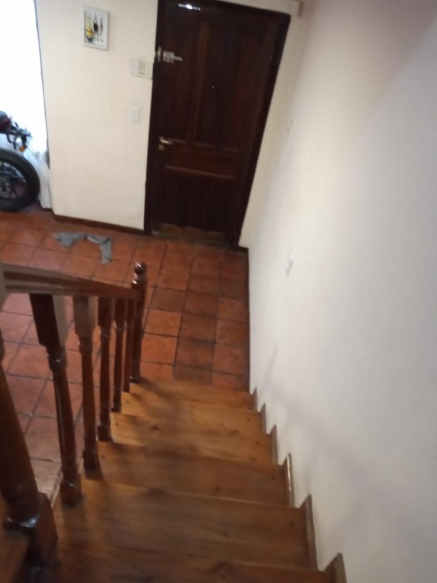 EXCELENTE TRÍPLEX CON AMPLIO FONDO LIBRE — foto 12