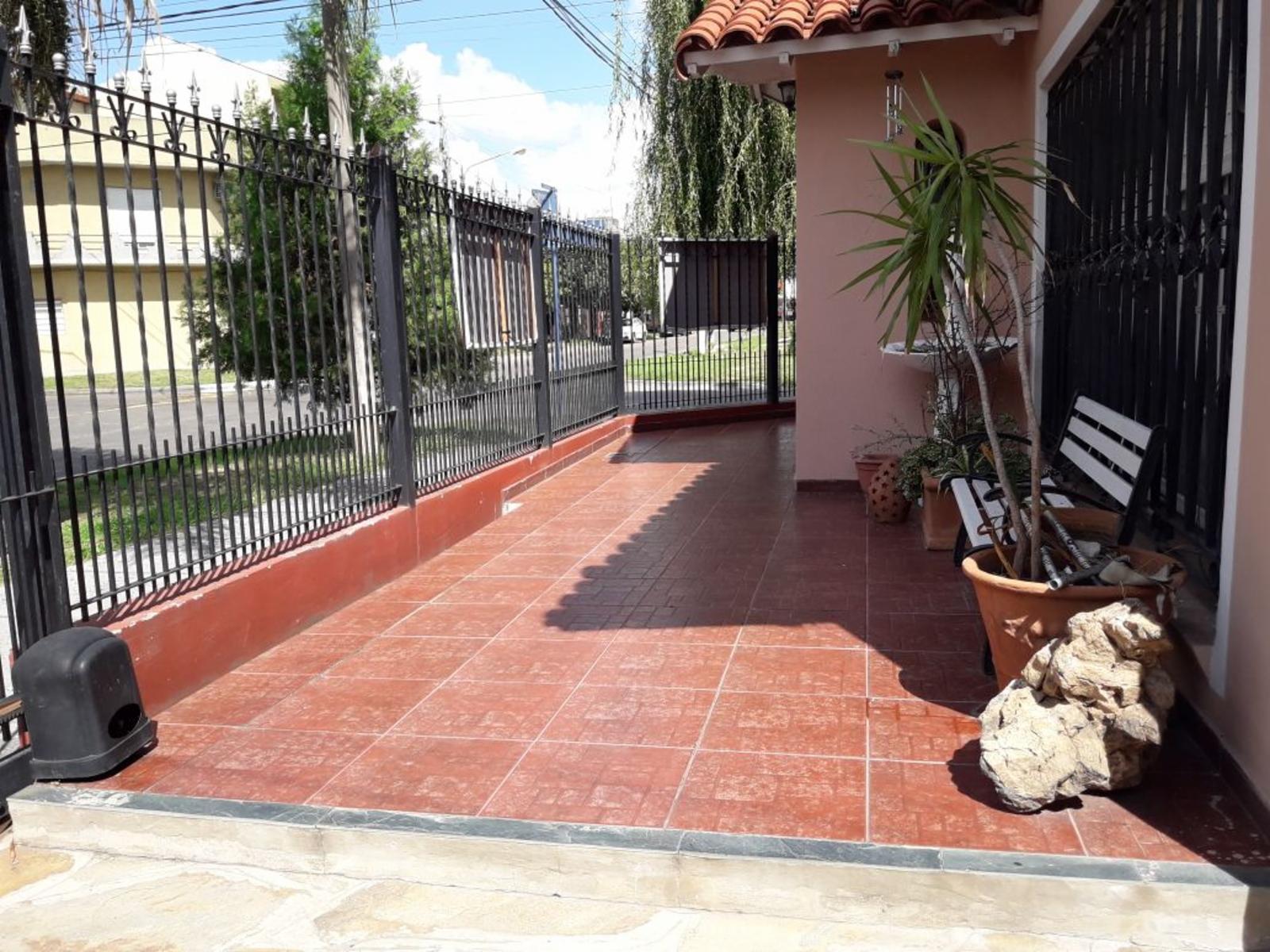 Excelente Casa 5 Ambientes Unica CONSULTE POR PERMUTA Y EFECTIVO — foto 4