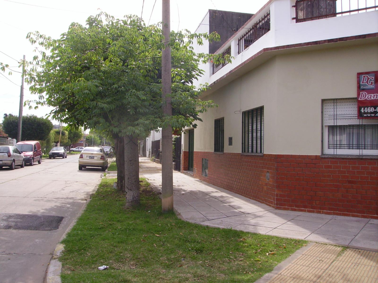 SE ACEPTA PERMUTA EXCELENTE ESQUINA - CASA DE 3 AMBIENTES (MUY BUENA) Y DEPTO. 3 AMBIENTES (A Terminar) — foto 5