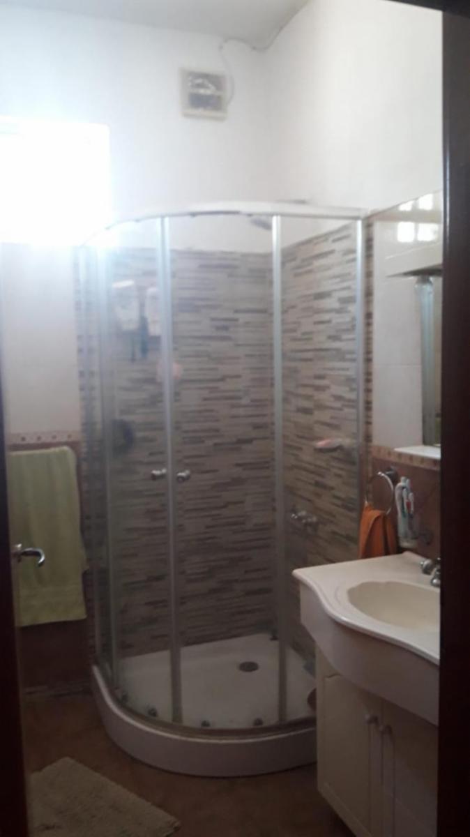 EXCELENTE CHALET 4 AMB. ESPACIOS ABIERTOS Y LUMINOSOS — foto 13