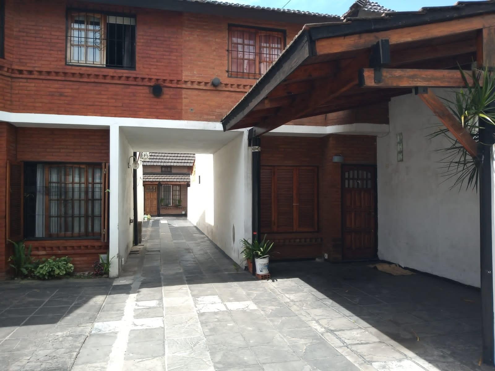 DUPLEX 2 I/2 AMB. ENTRADA DE AUTO/PATIO Y PARRILLA/ — foto 5