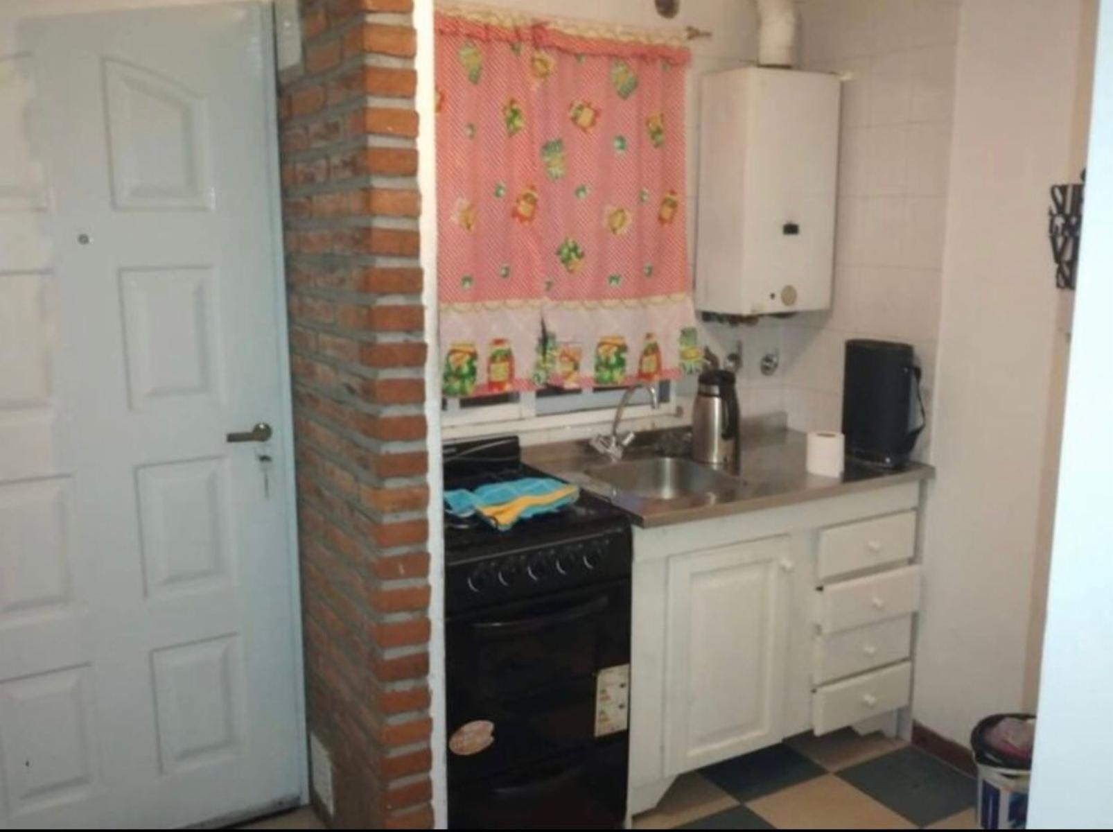 VENTA SUPER OPORTUNIDAD - PRECIOSO DPTO DE 2 AMBIENTES SOBRE AVENIDA — foto 3