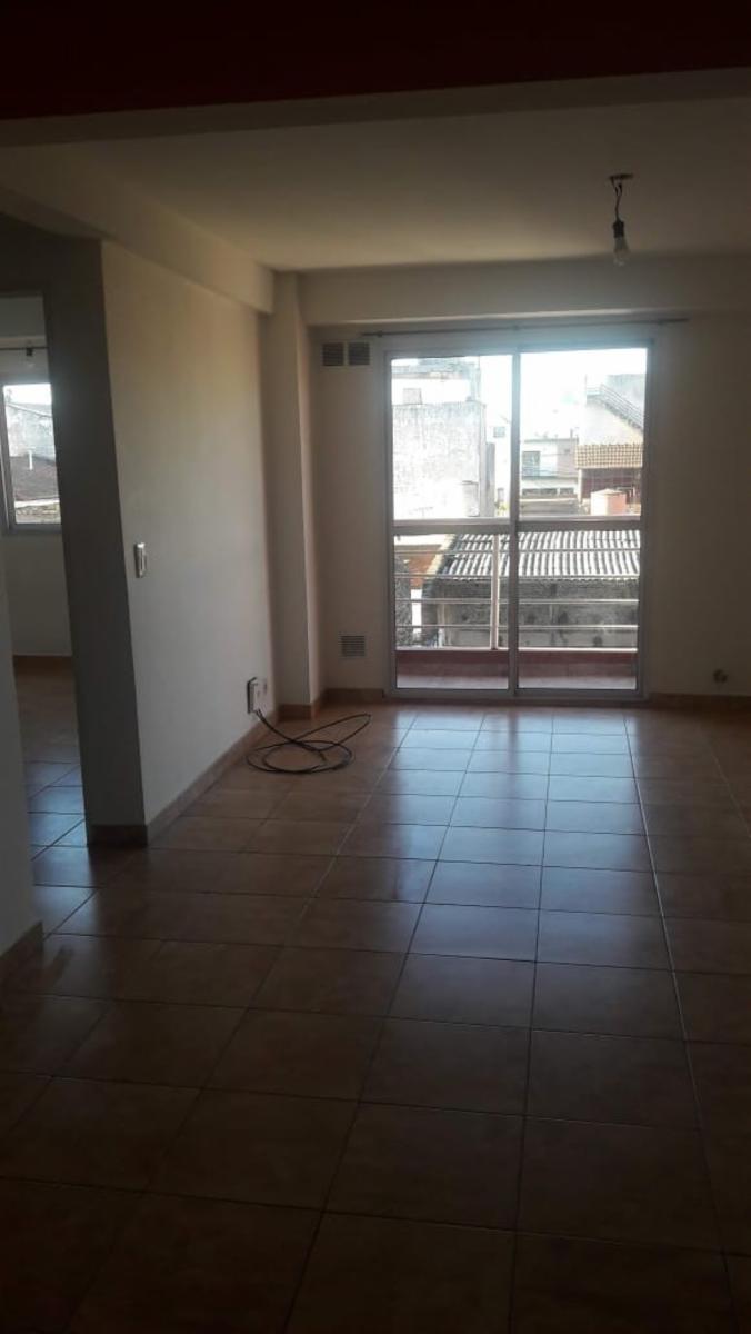 VENTA DPTO. 2 AMBIENTES - 42 m2. aprox. AMPLIO Y LUMINOSO - C/ COCHERA / — foto 5