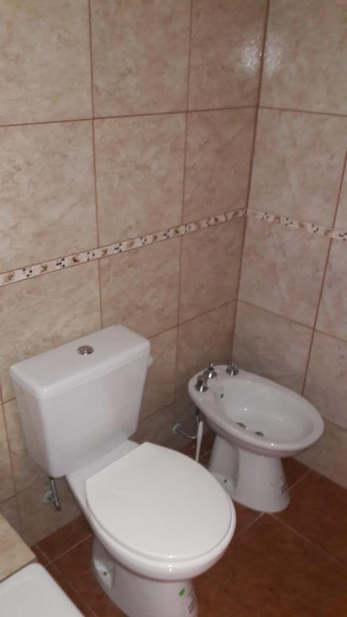 VENTA DPTO. 2 AMBIENTES - 42 m2. aprox. AMPLIO Y LUMINOSO - C/ COCHERA / — foto 8
