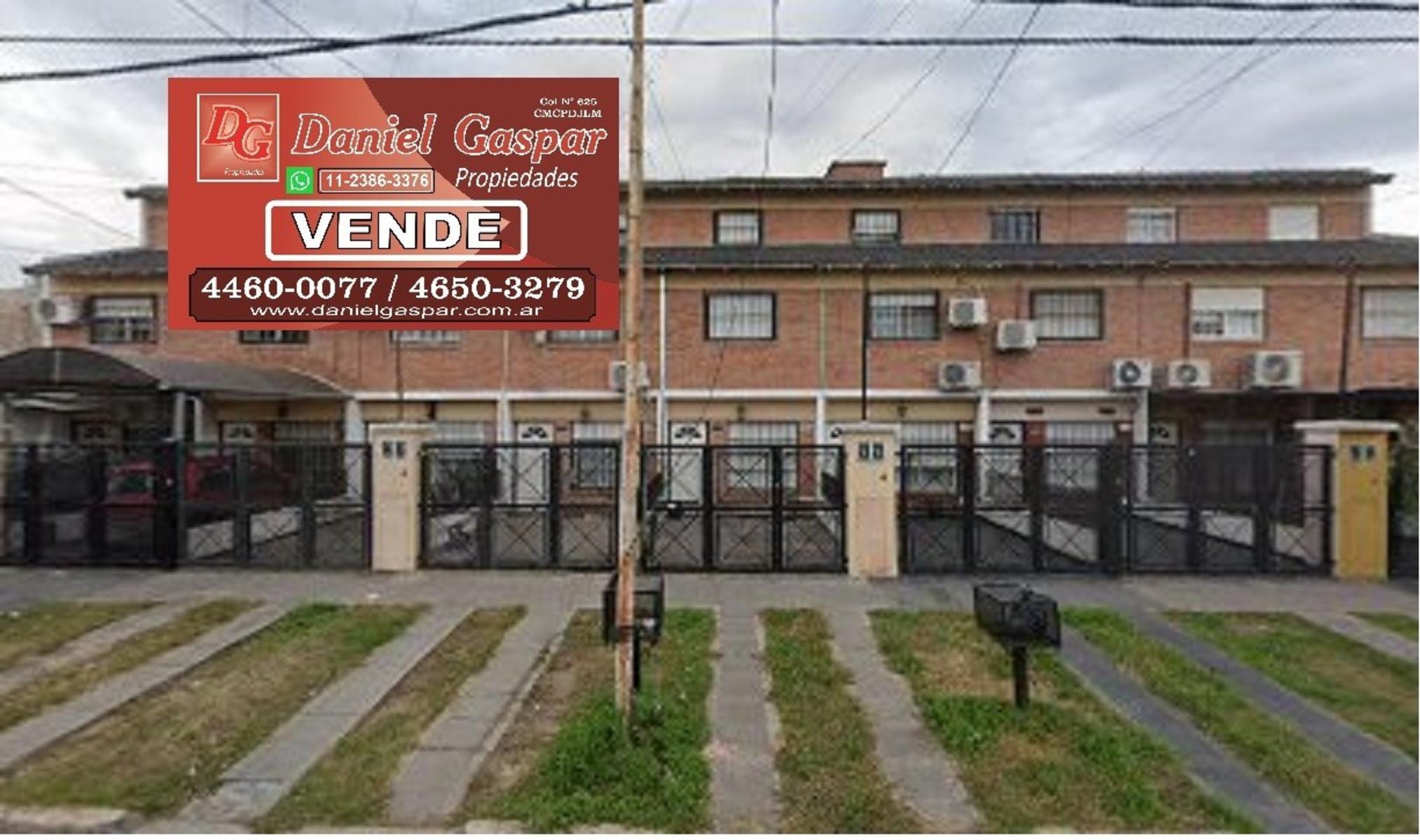 VENTA TRIPLEX 4 AMB. C/ENTRADA AUTO - INMEJORABLE OPORTUNIDAD