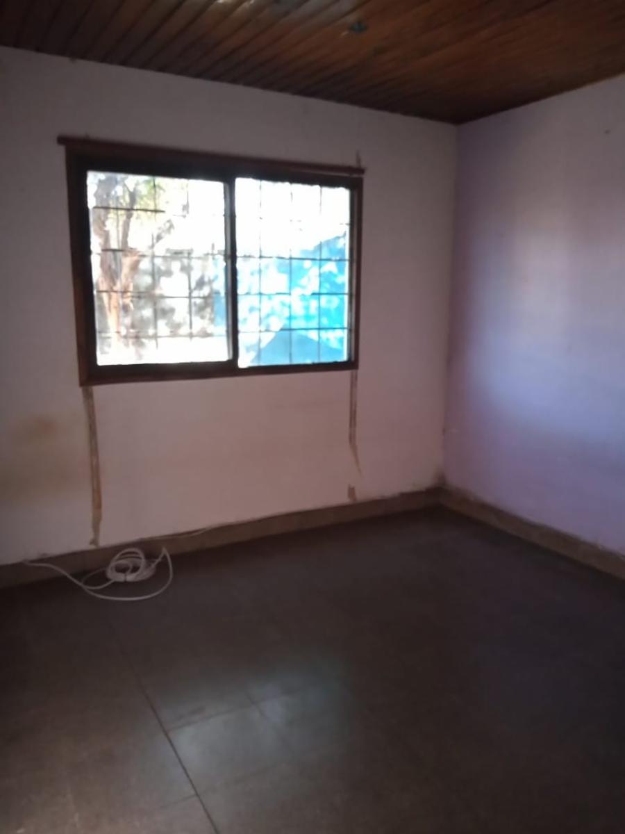 ALQUILER CASA 3 AMBIENTES - C/ENTRADA DE AUTO CUBIERTO - COCINA COMEDOR DIARIO - BAÑO COMPLETO - 2 DORMITORIOS - UNO CON PLACARD EMPOTRADO - JARDIN AL FRENTE. - 9