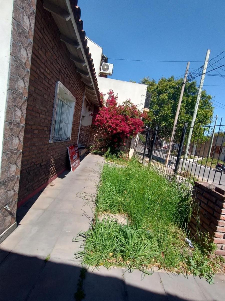 VENTA - OPORTUNIDAD - CASA 3 AMB. LOTE 8.66 X 30 - FONDO LIBRE - CONSULTE — foto 2