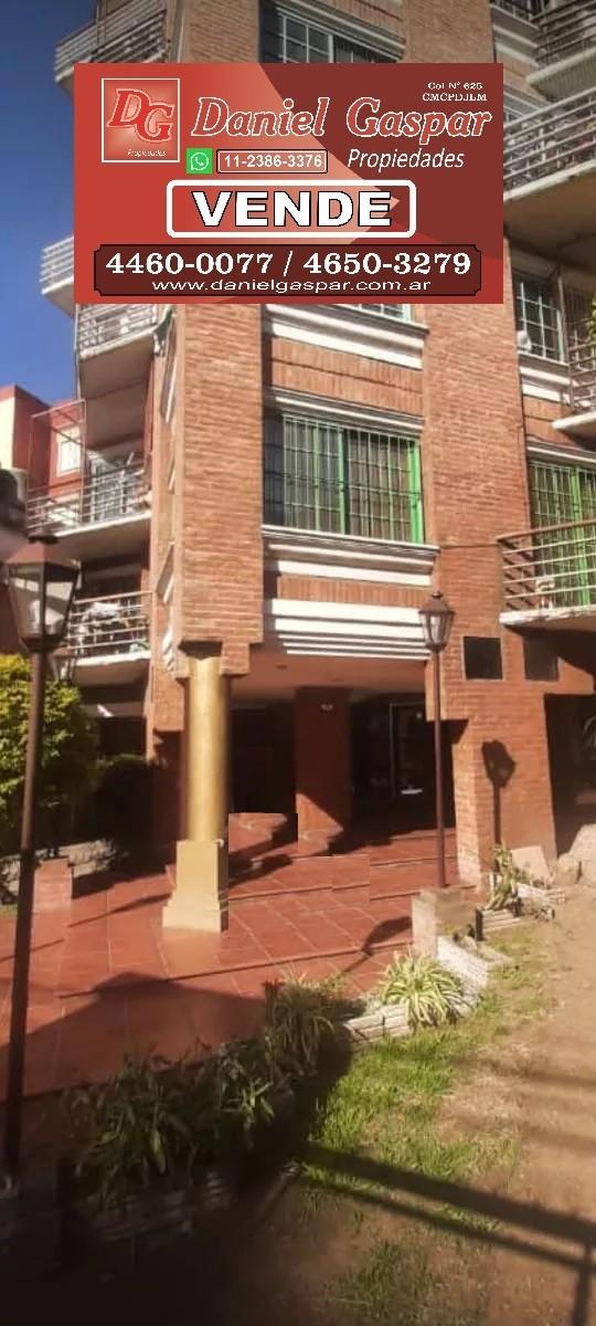 VENTA- DPTO. 3 AMB. LATERAL-C/BALCON- EXCELENTE ESTADO-BUENA ZONA