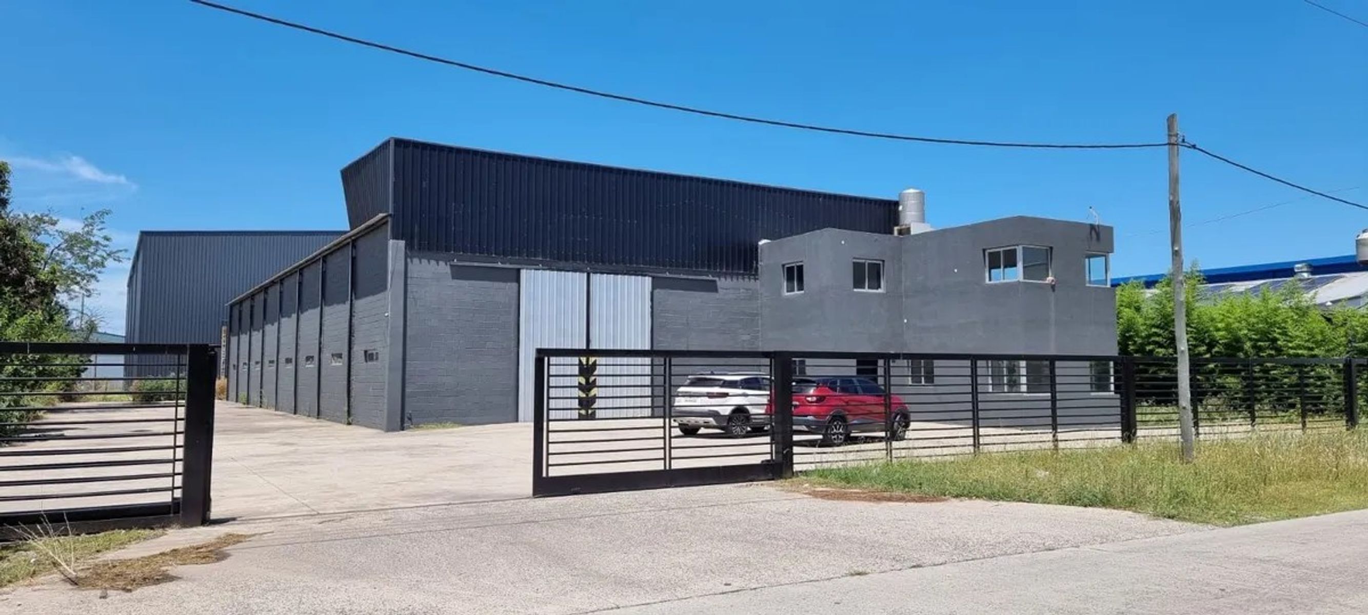 ALQUILER - IMPONENTE GALPÓN / NAVE INDUSTRIAL DE 2.400 M2 TOTALES - 6