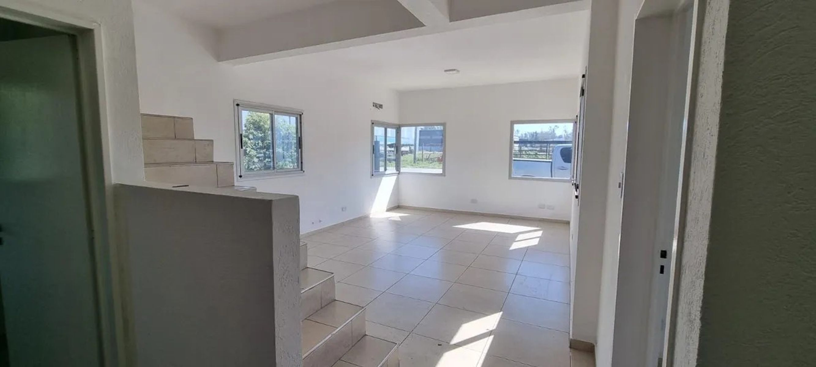 ALQUILER - IMPONENTE GALPÓN / NAVE INDUSTRIAL DE 2.400 M2 TOTALES - 13