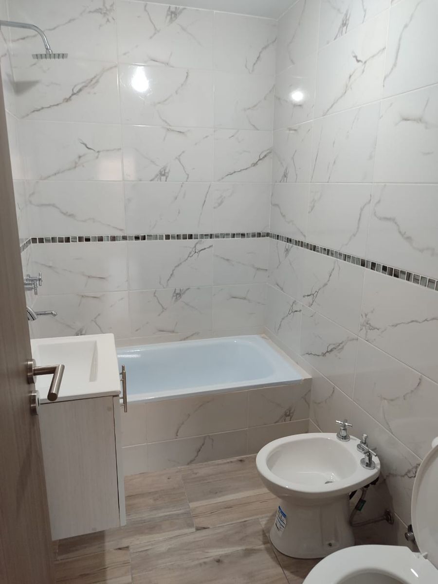VENTA ESPECIAL - DEPTO. 2 AMB. C/COCHERA - UBICACIÓN IDEAL — foto 5