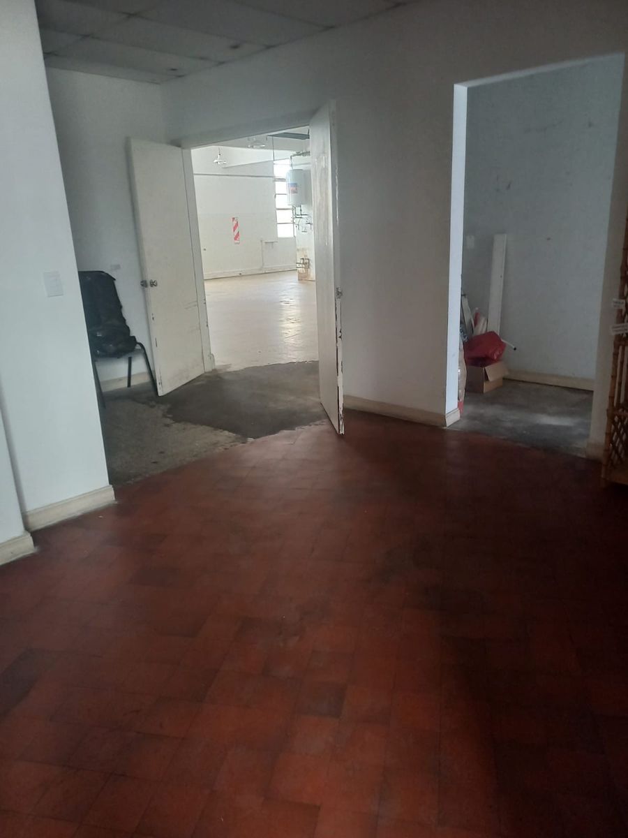 ALQUILER - IMPORTANTE GRUPO DE OFICINAS EN PARQUE INDUSTRIAL - 300 M2 -FLORIDA OESTE - 12