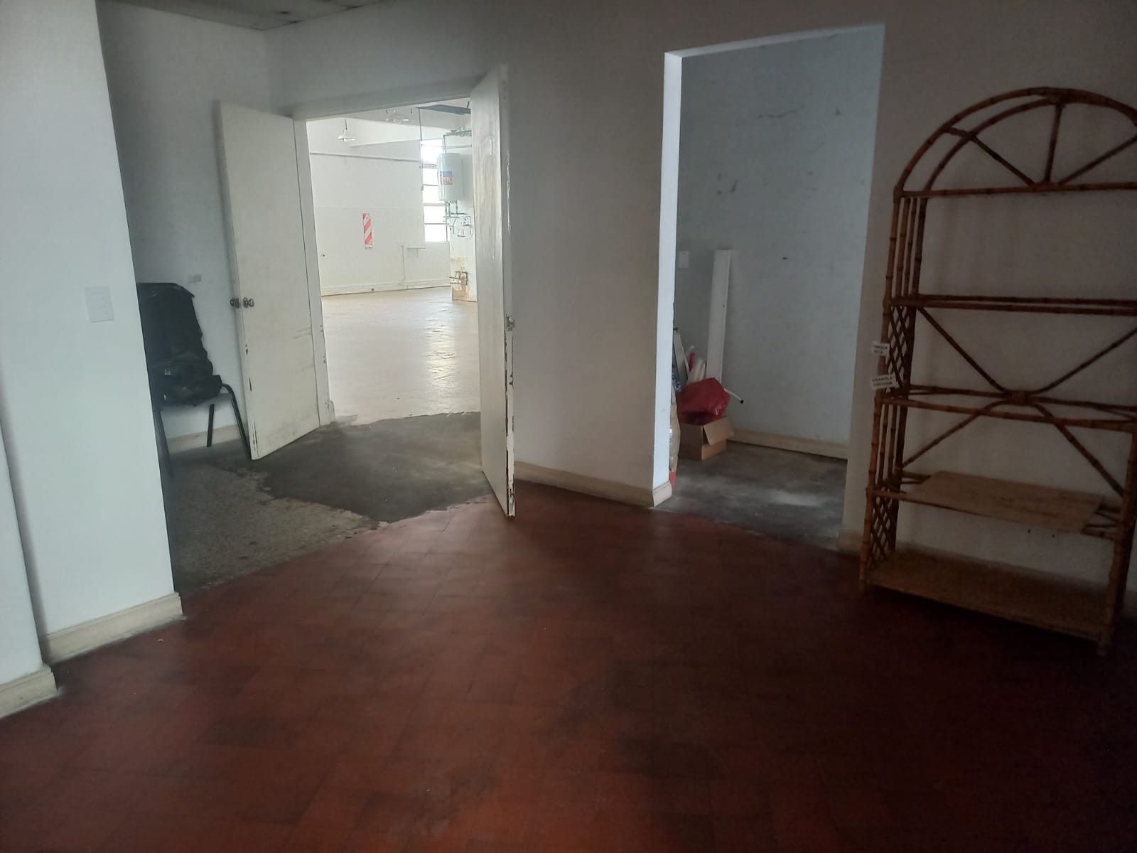 ALQUILER - IMPORTANTE GRUPO DE OFICINAS EN PARQUE INDUSTRIAL - 300 M2 -FLORIDA OESTE - 13