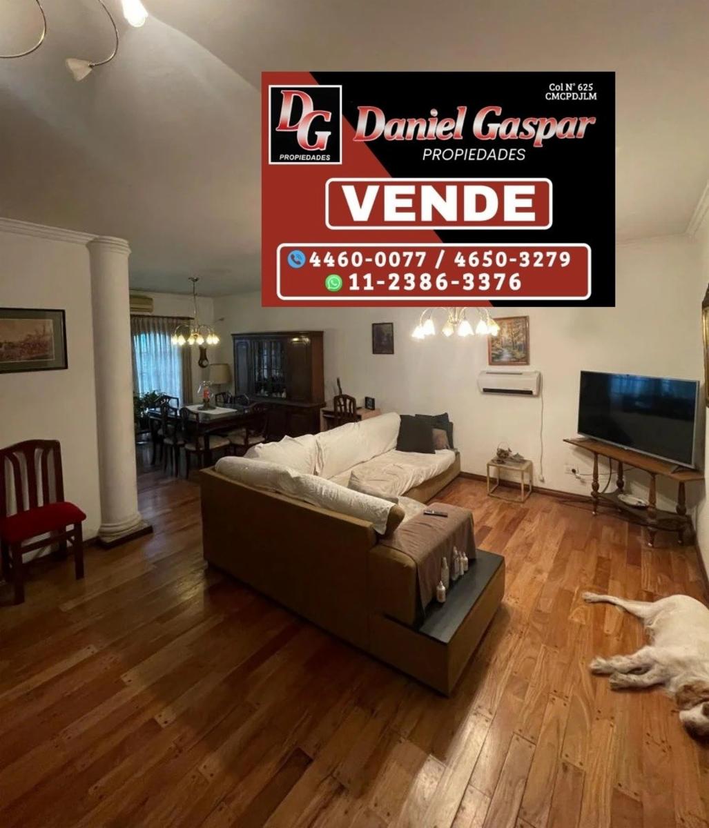 VENTA - IMPRESIONANTE CHALET DE 8 AMBIENTES - CASEROS
