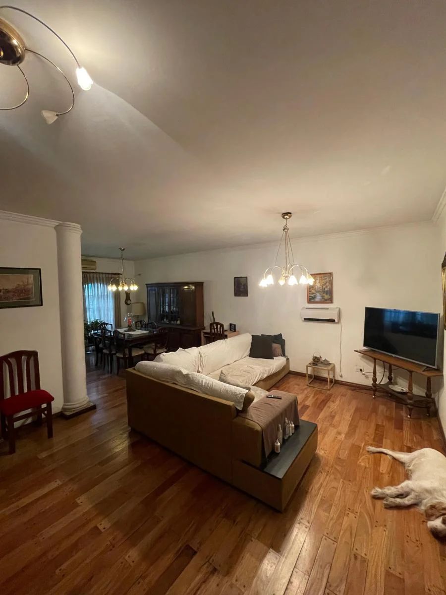 VENTA - IMPRESIONANTE CHALET DE 8 AMBIENTES - CASEROS — foto 3