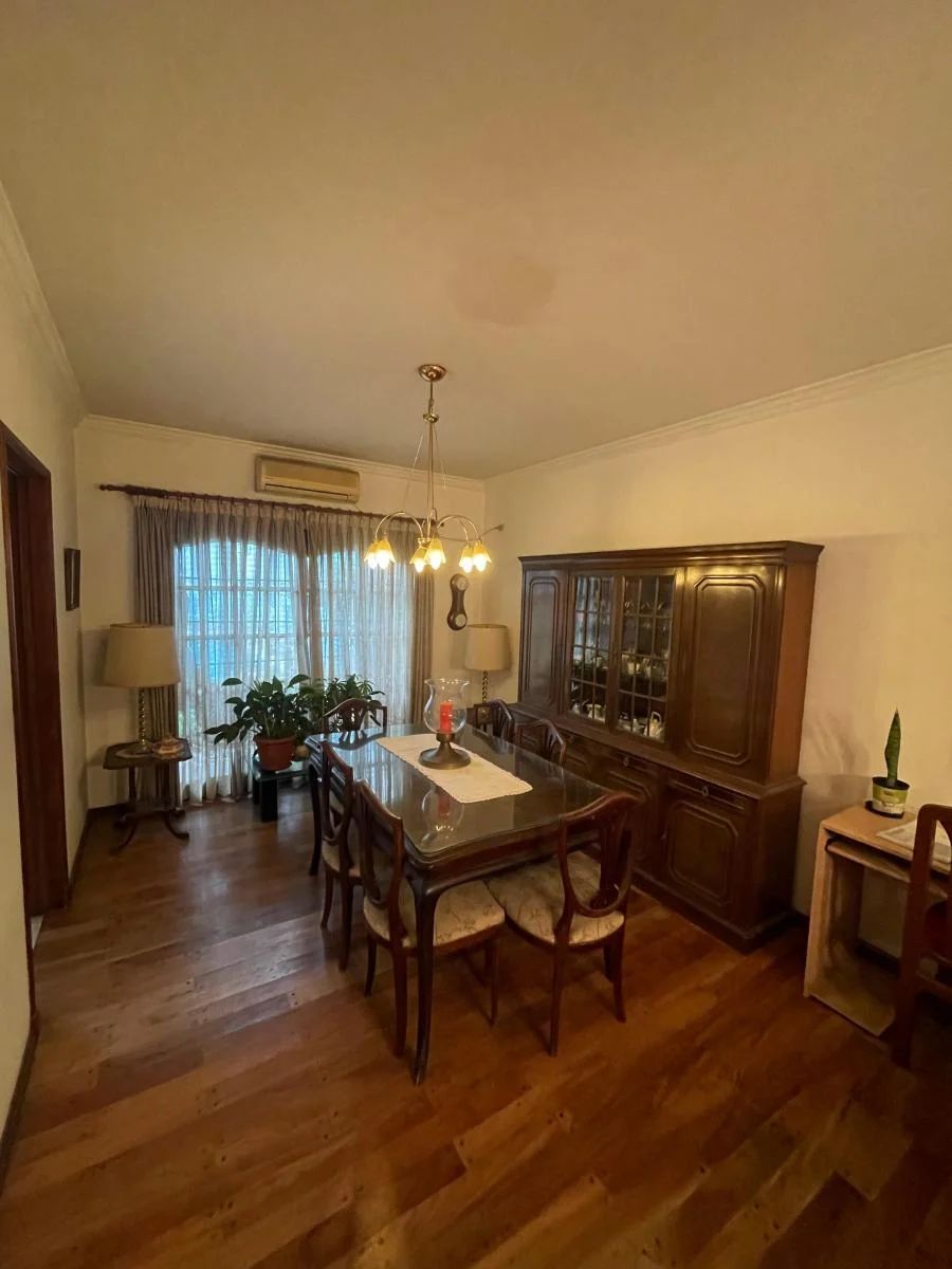 VENTA - IMPRESIONANTE CHALET DE 8 AMBIENTES - CASEROS — foto 4