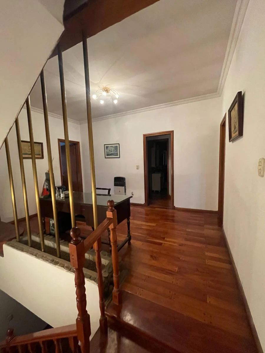 VENTA - IMPRESIONANTE CHALET DE 8 AMBIENTES - CASEROS — foto 7