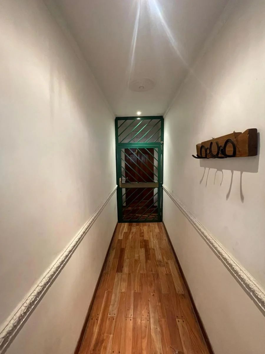 VENTA - IMPRESIONANTE CHALET DE 8 AMBIENTES - CASEROS — foto 8