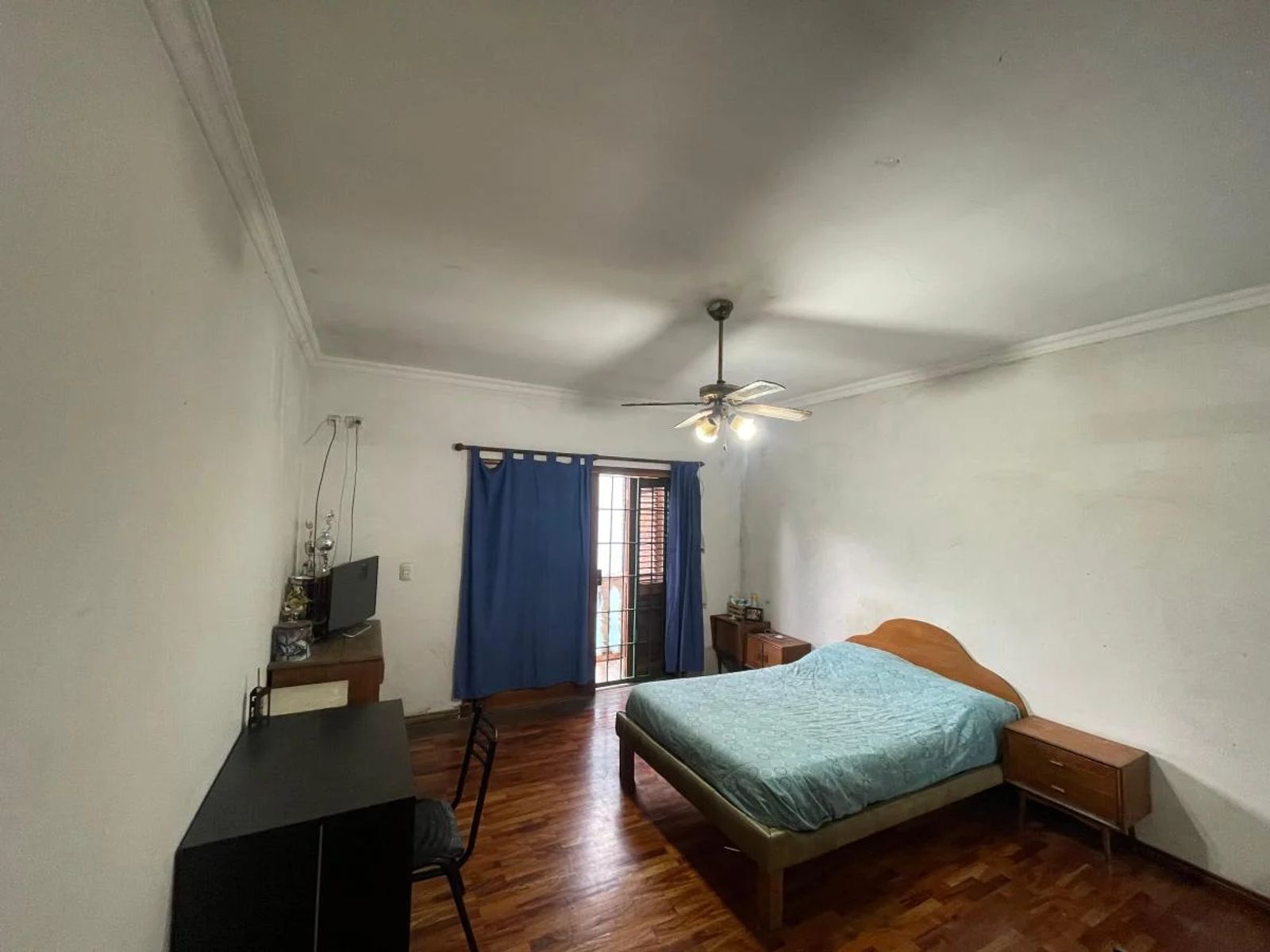 VENTA - IMPRESIONANTE CHALET DE 8 AMBIENTES - CASEROS — foto 9