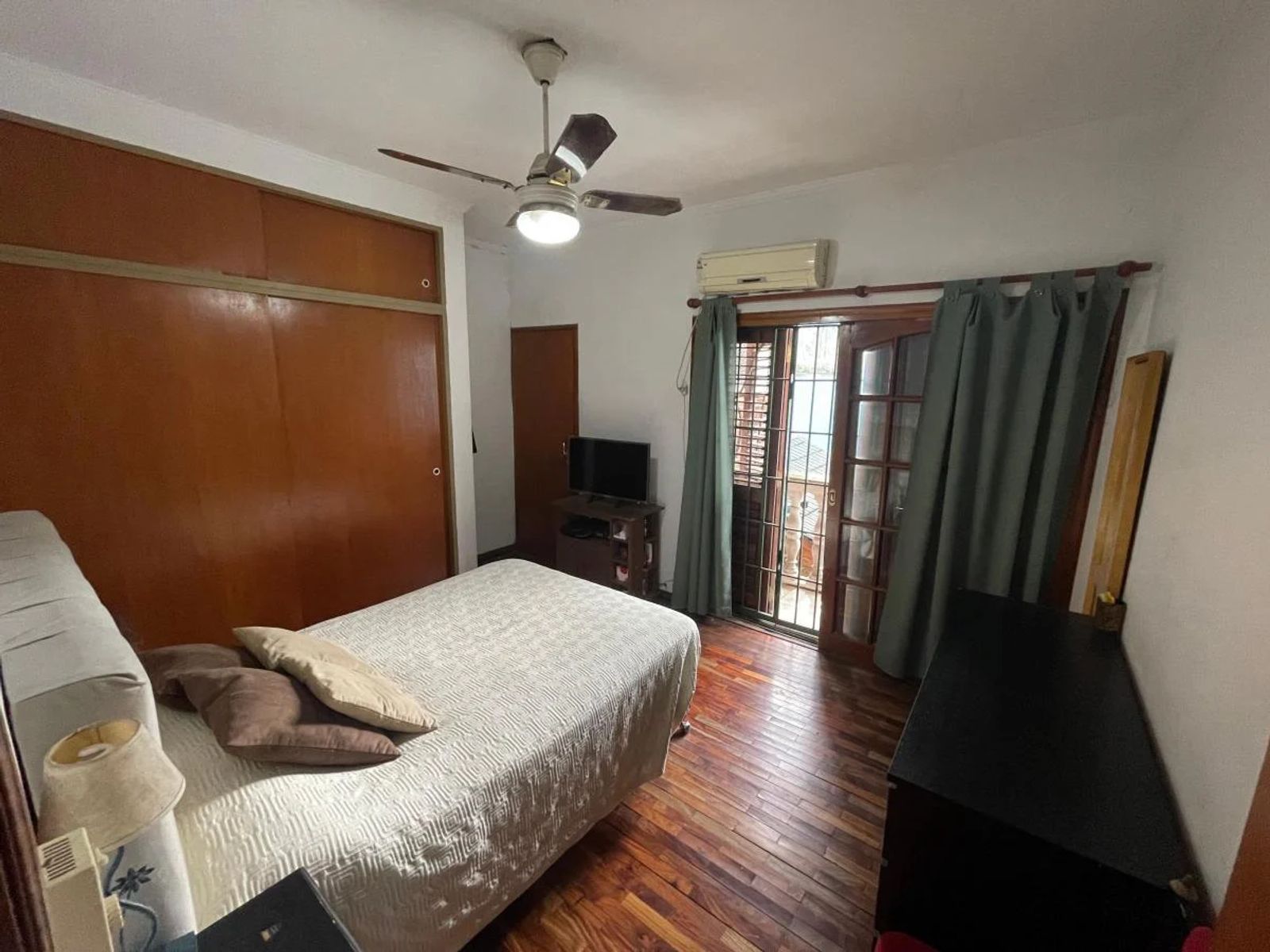 VENTA - IMPRESIONANTE CHALET DE 8 AMBIENTES - CASEROS — foto 10