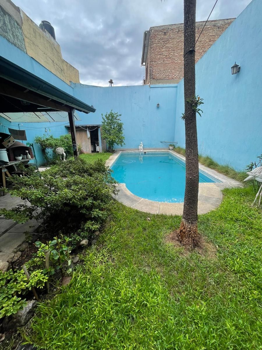 VENTA - IMPRESIONANTE CHALET DE 8 AMBIENTES - CASEROS — foto 13