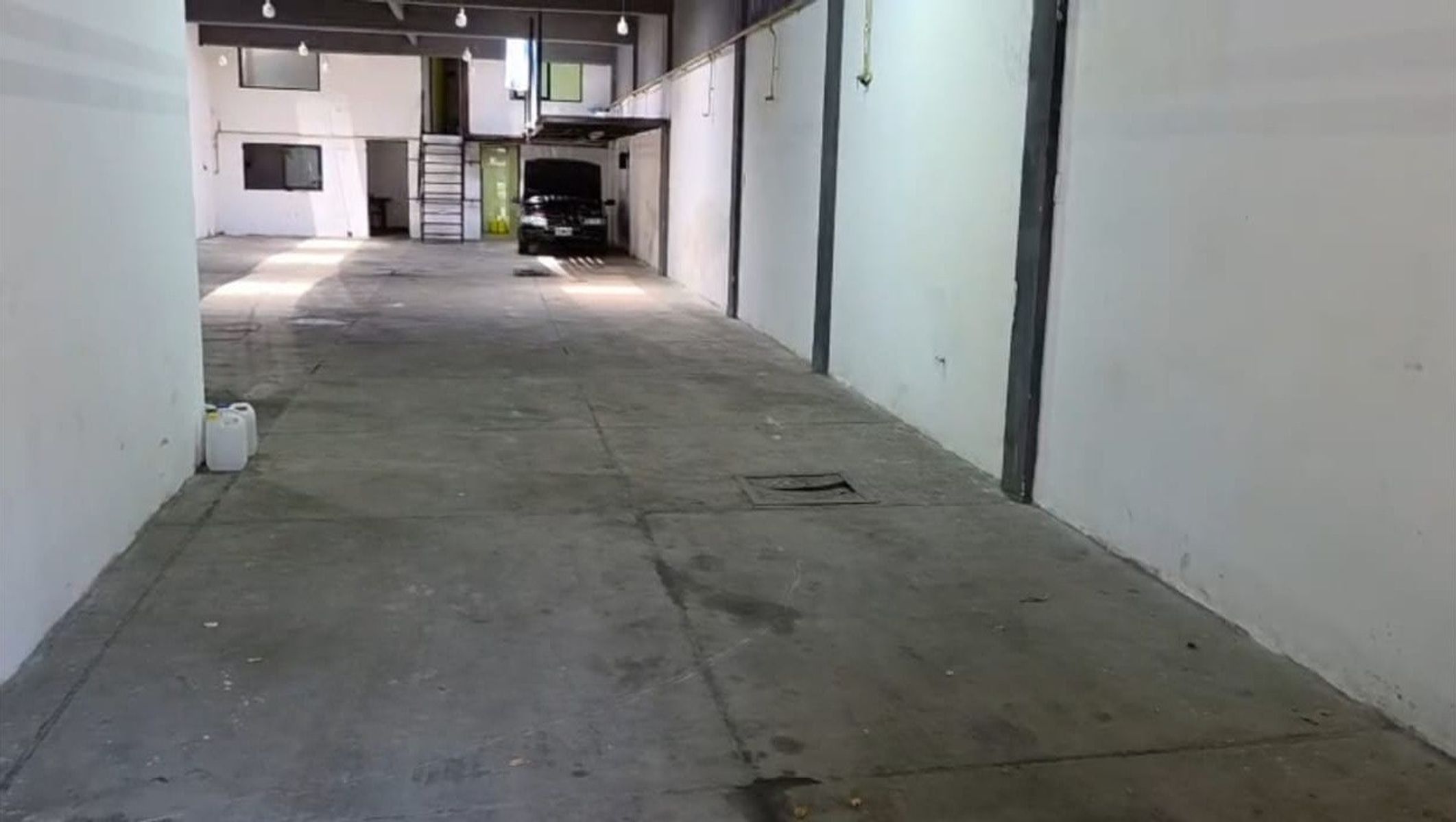ALQUILER - GALPÓN / DEPÓSITO C/OFICINAS EN VILLA MAIPÚ - 4