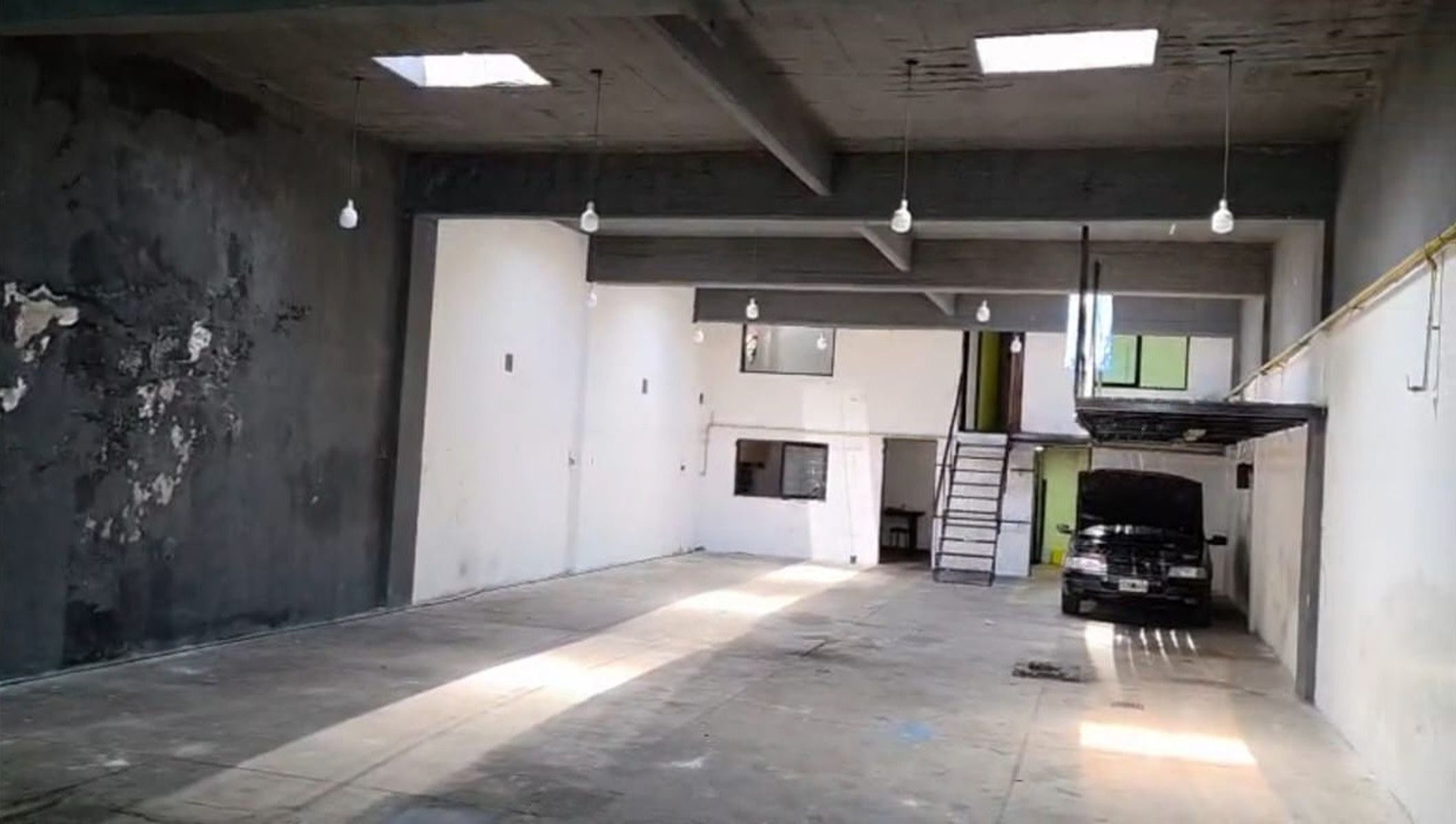 ALQUILER - GALPÓN / DEPÓSITO C/OFICINAS EN VILLA MAIPÚ - 6
