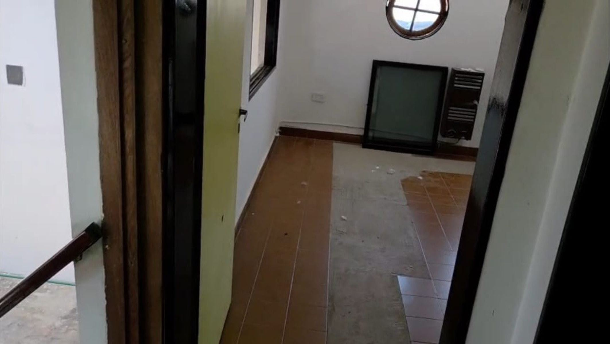 ALQUILER - GALPÓN / DEPÓSITO C/OFICINAS EN VILLA MAIPÚ - 16