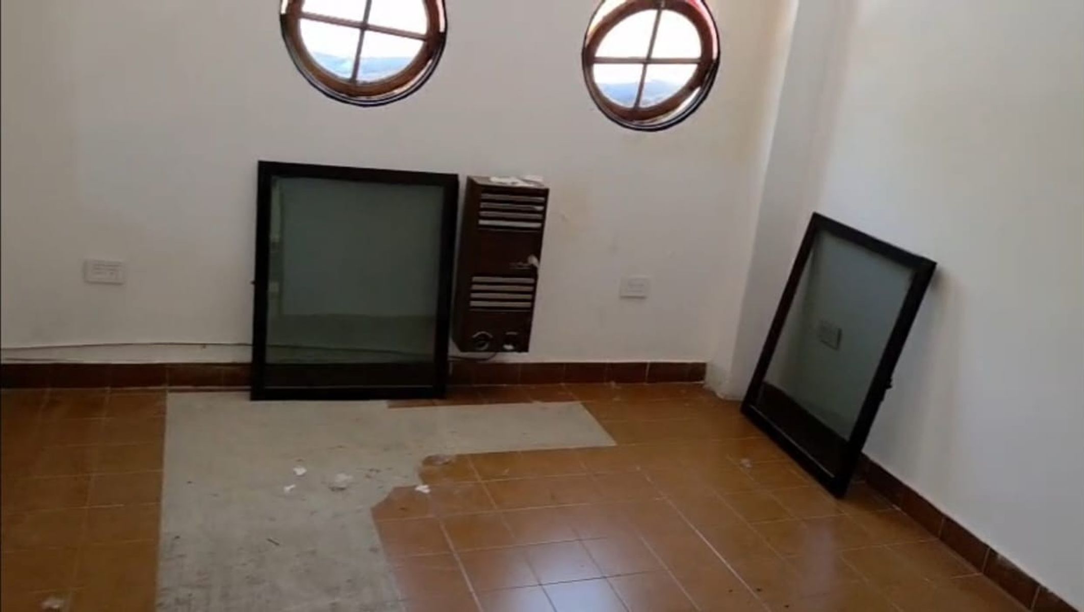 ALQUILER - GALPÓN / DEPÓSITO C/OFICINAS EN VILLA MAIPÚ - 17
