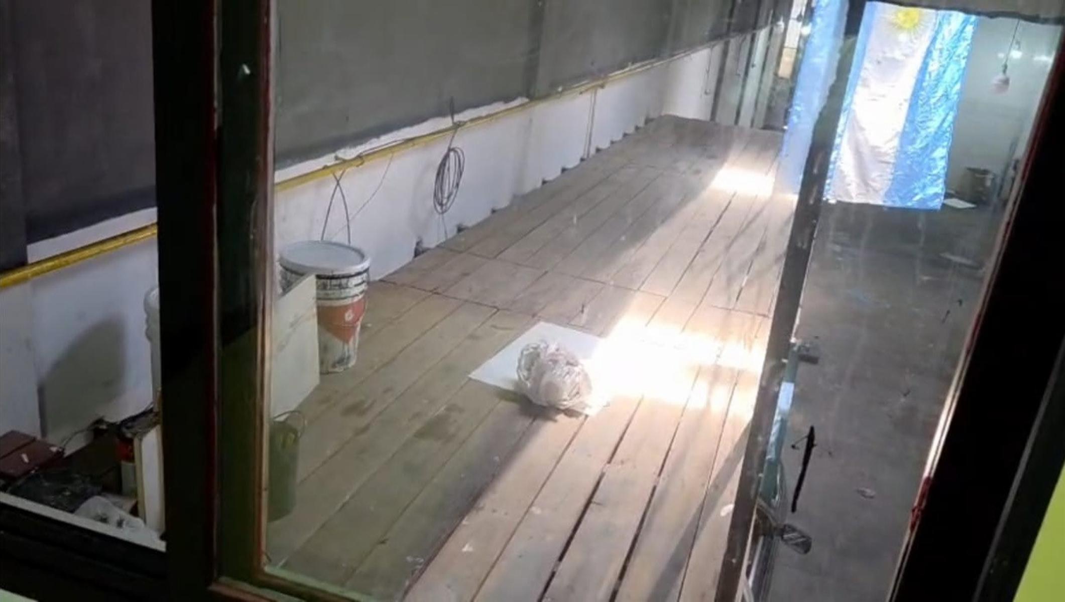 ALQUILER - GALPÓN / DEPÓSITO C/OFICINAS EN VILLA MAIPÚ - 18