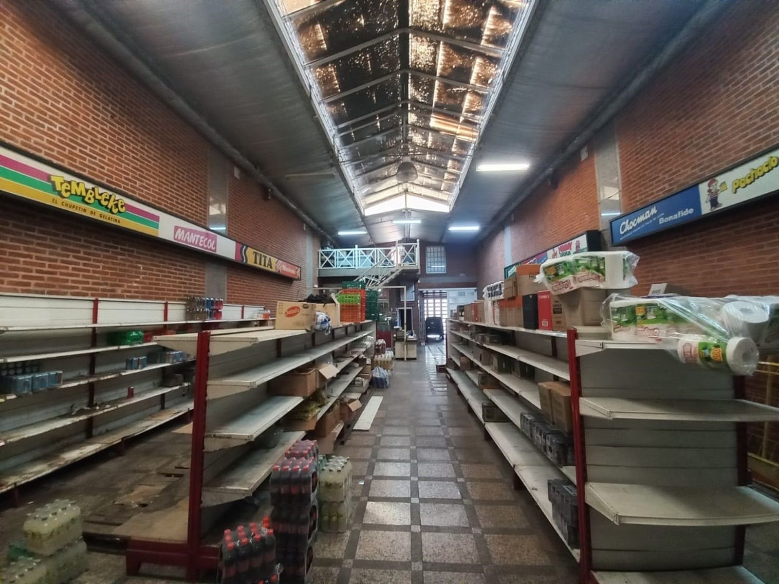 ALQUILER-LOCAL/DEPOSITO EXCELENTE UBICACIÓN-ZONA MORON - 4