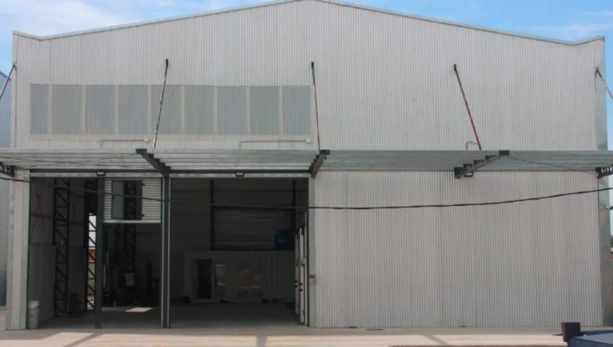 ALQUILER - IMPORTANTE GALPÓN EN PARQUE INDUSTRIAL EBAPI - CON REFRIGERACIÓN - 1