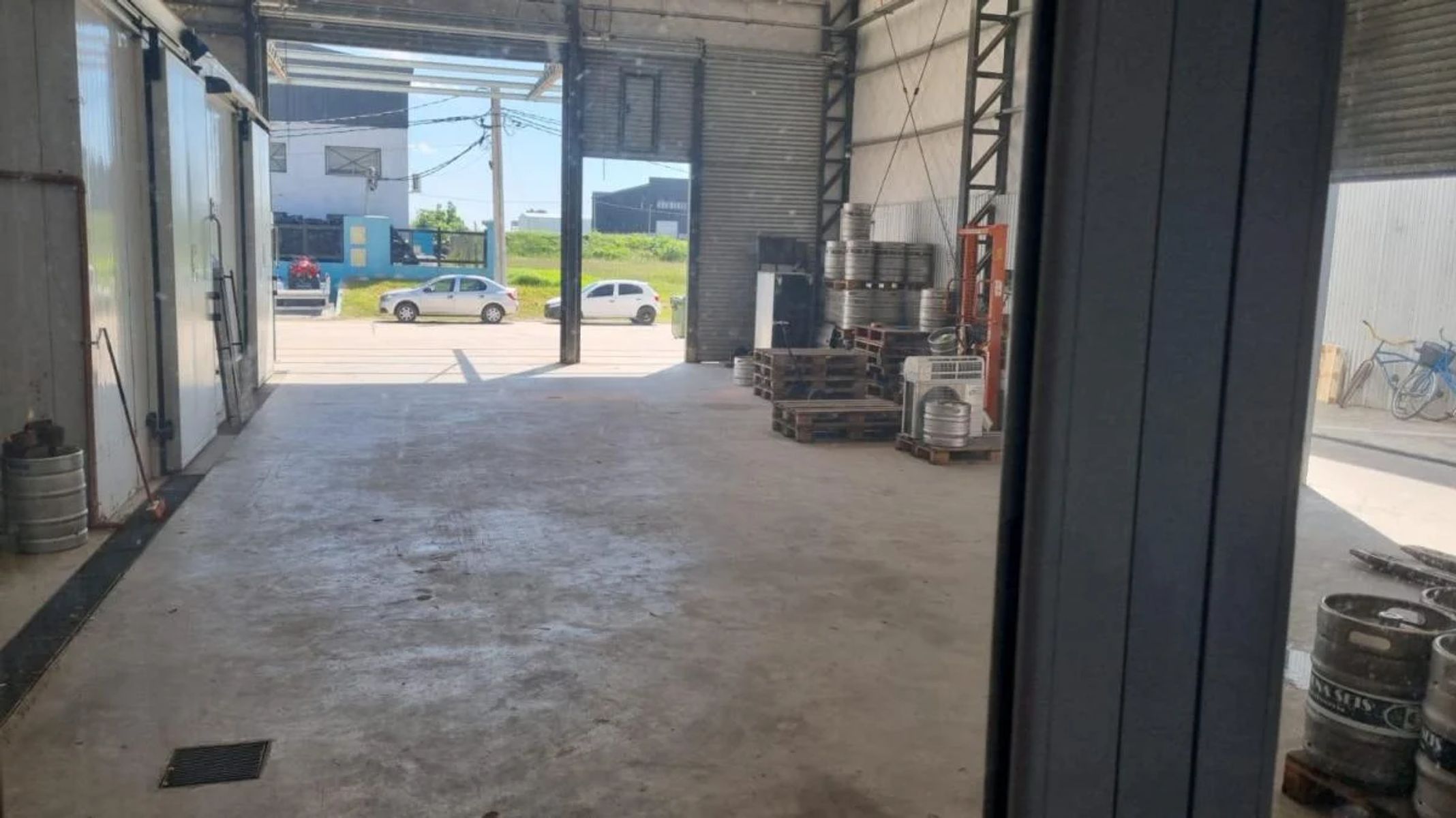 ALQUILER - IMPORTANTE GALPÓN EN PARQUE INDUSTRIAL EBAPI - CON REFRIGERACIÓN - 4