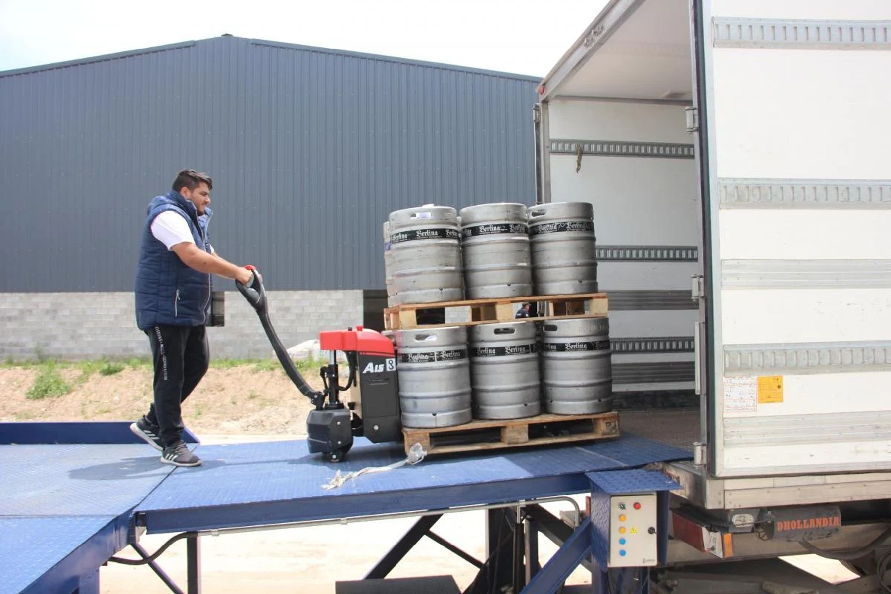 ALQUILER - IMPORTANTE GALPÓN EN PARQUE INDUSTRIAL EBAPI - CON REFRIGERACIÓN - 8