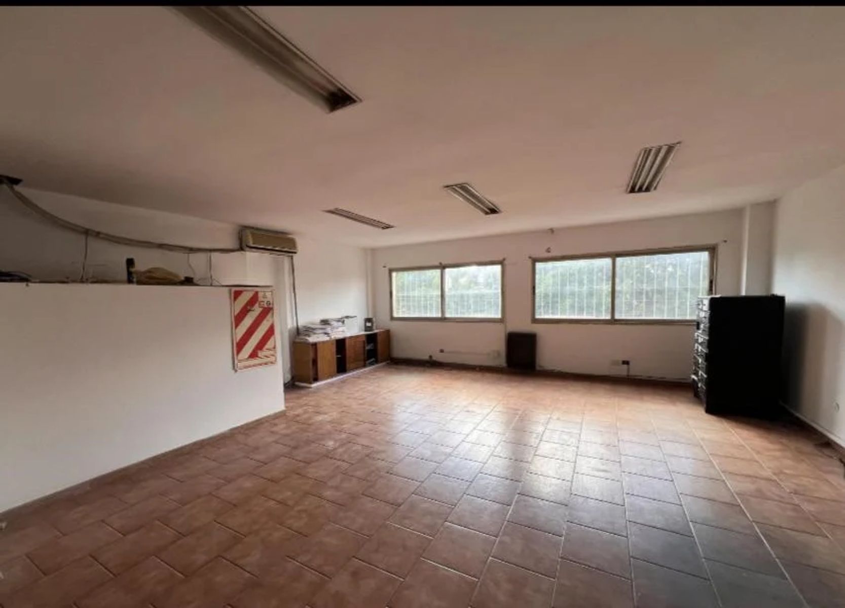 ALQUILER - AMPLIO LOCAL DE 170 M2 - CASTELAR - 8