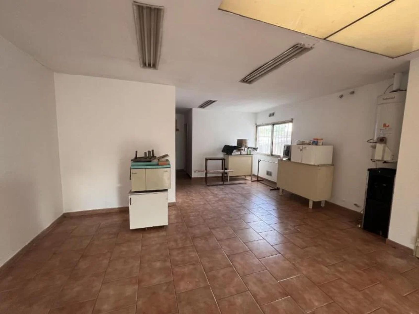 ALQUILER - AMPLIO LOCAL DE 170 M2 - CASTELAR - 12