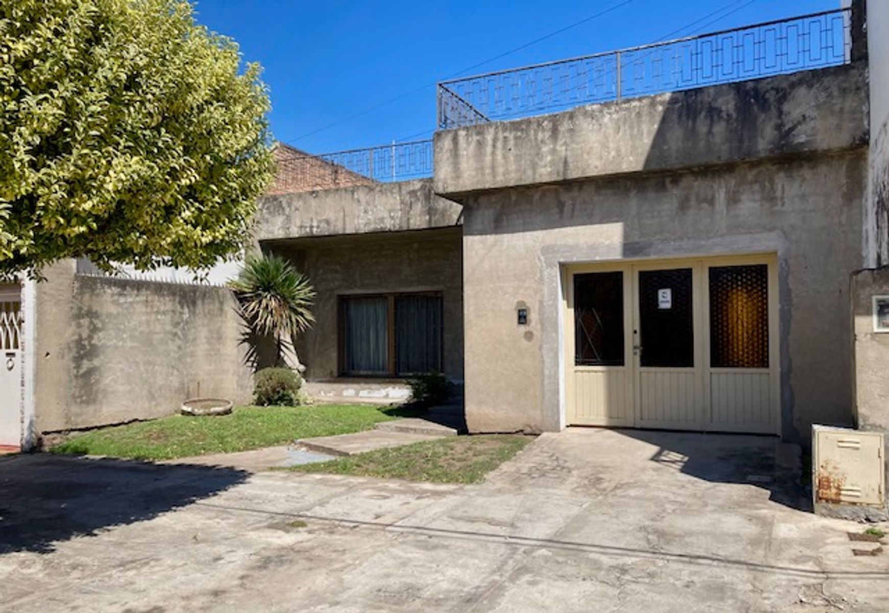 VENTA - CASA 4 AMBIENTES EN LOTE PROPIO - 330 M2 TOTALES — foto 2