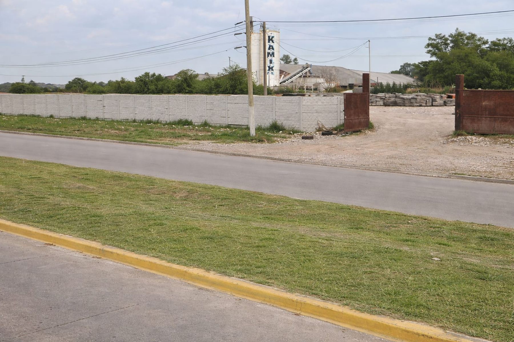 ALQUILER - IMPORTANTE PREDIO EN BERAZATEGUI - 5.000 M2 APROXIMADOS - 3